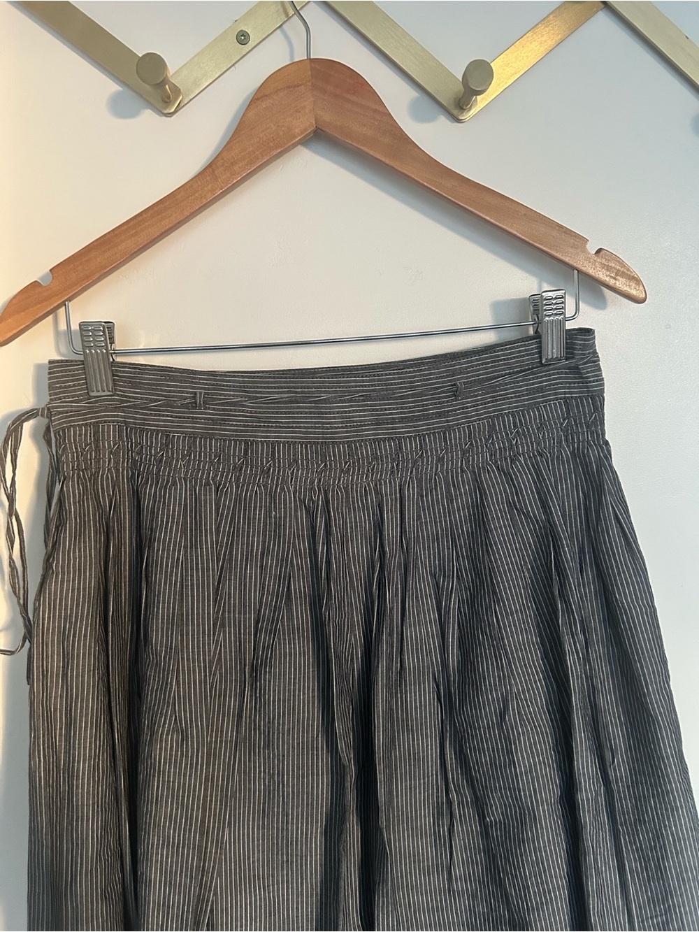 Vince Slate-black Striped Midi Skirt with Smocked Waist - Picture 7 of 7